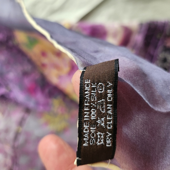 💓 Hermes Purple and Lavender Patterned Scarf - Picture 8 of 17